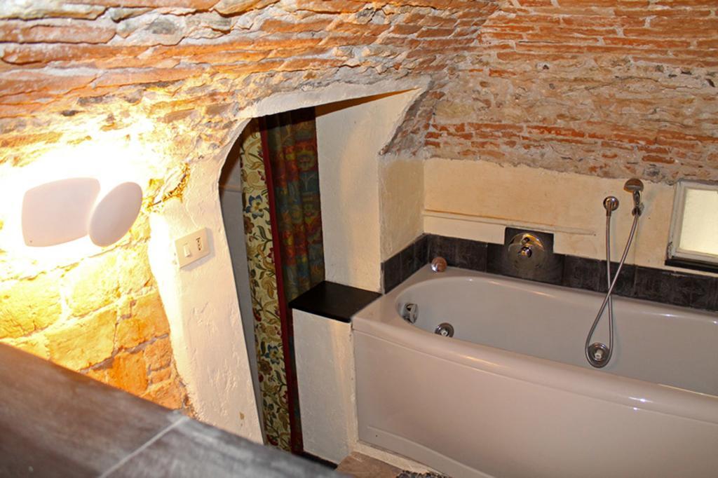 Torre Cepollini Hotell Albenga Rum bild